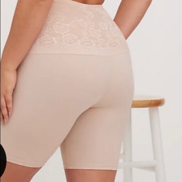 NEW! Torrid Curve Microfiber High-Rise 360° Waist Smoother Short Size 1 (14/16) - Picture 3 of 9